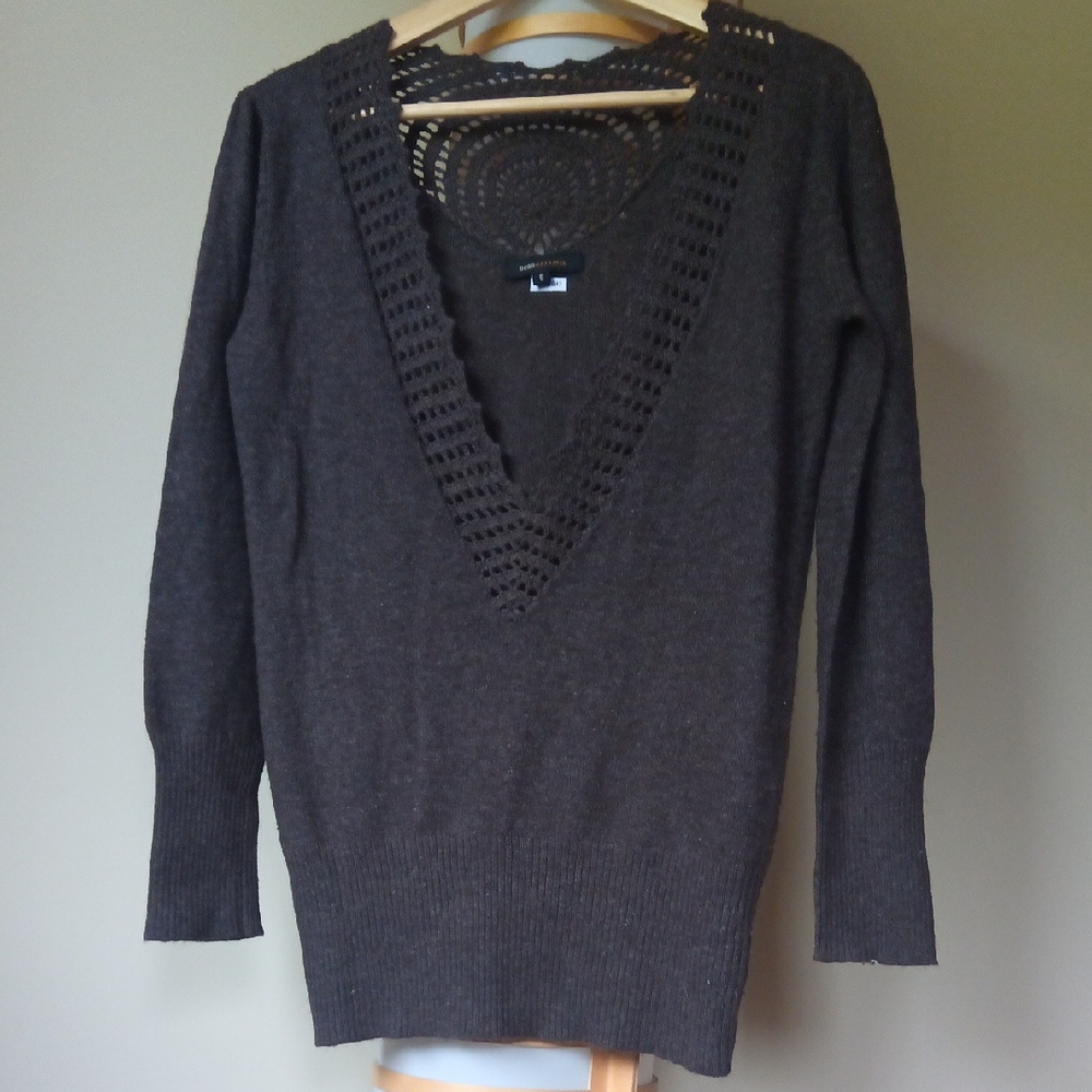 Ptp18" BCBGMaxAzria Brown V-Neck Wool Blend Sweater w/Crochet & Ribbed Neckline